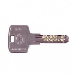 AMIG 19858  
 Llave 18080  
 Latón  
 Niquelado