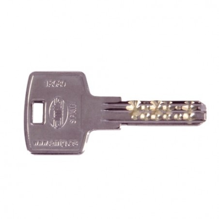 AMIG 19858  
 Llave 18080  
 Latón  
 Niquelado