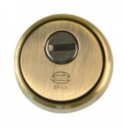 AMIG 22025  
 Escudo 33  
 Ø65 mm  
 Latón  
 Cuero