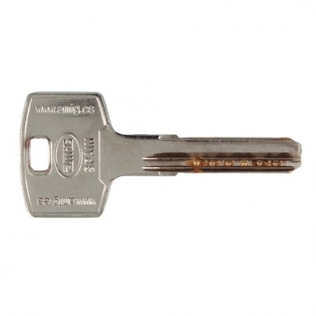 AMIG 23101  
 Llave 10580  
 Latón  
 Niquelado