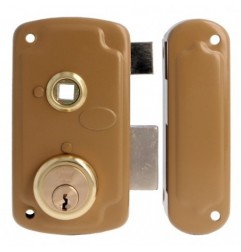AMIG 23546  
 Cerradura sobreponer 75UN  
 66 x 120 mm  
 Acero  
 Esmaltado oro - Derecha