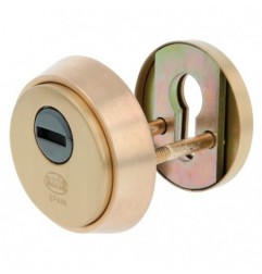 AMIG 23686  
 Escudo 40  
 Ø65 mm  
 Latón  
 Mate