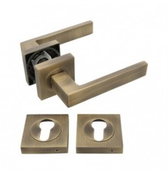AMIG 23738  
 Manilla con roseta + bocallaves CADIZ  
 51 x 51 mm  
 Zamak  
 Cuero