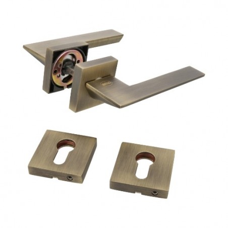 AMIG 23739  
 Manilla con roseta + bocallaves ZAHORA  
 51 x 51 mm  
 Zamak  
 Cuero