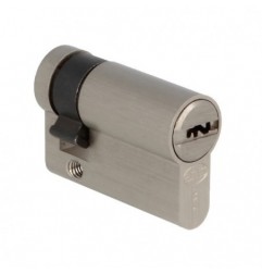 AMIG 23823  
 Cilindro 10010S  
 41 (31-10)  
 Latón  
 Cromado mate