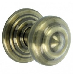 AMIG 24671  
 Pomo puerta de entrada 51  
 Ø70 mm  
 Latón  
 Cuero