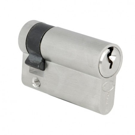 AMIG 24695  
 Cilindro 9470  
 50 (40-10)  
 Latón  
 Cromado mate