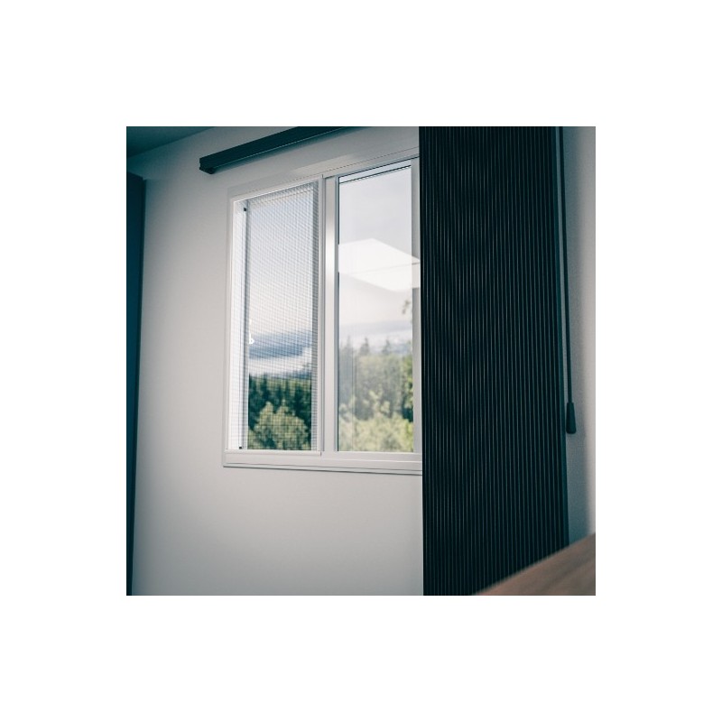 AMIG 25224  
 Mosquitera corredera MC01  
 70 x 130 cm  
 Blanco/Gris