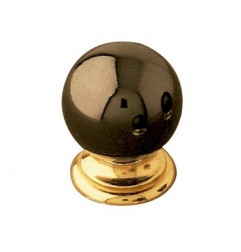 AMIG 4062  
 Pomo bola 63  
 Ø25 x 30 mm  
 Zamak  
 Niquelado negro/Oro