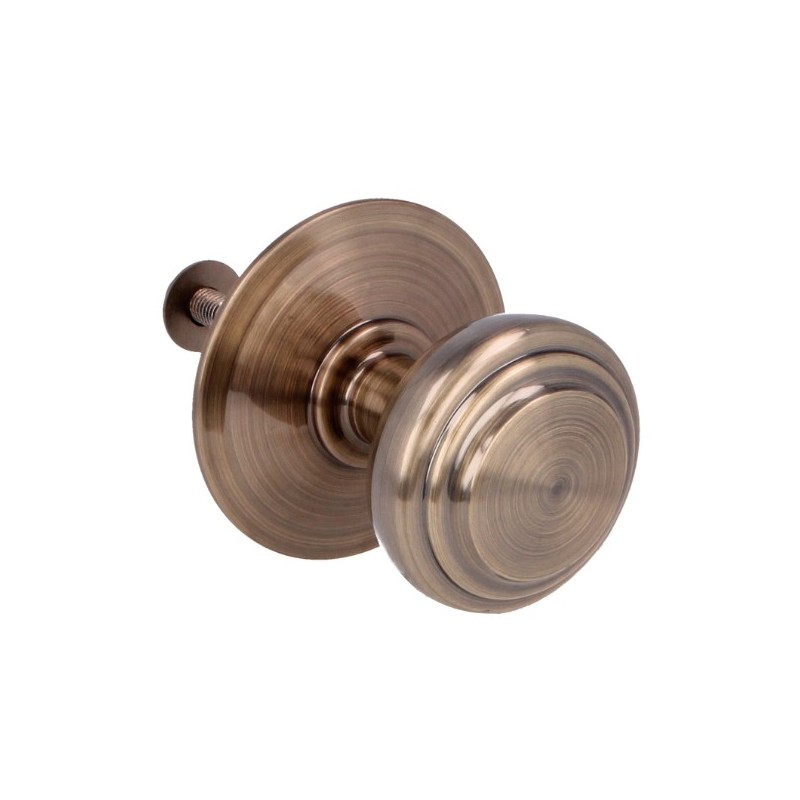 AMIG 6263  
 Pomo puerta de entrada 15  
 Ø70 mm  
 Latón  
 Cuero