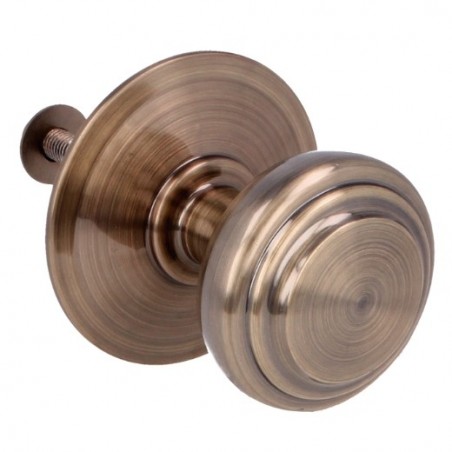 AMIG 6263  
 Pomo puerta de entrada 15  
 Ø70 mm  
 Latón  
 Cuero