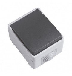 AMIG 8463  
 Pulsador estanco IP54 3640  
 90 x 65 x 52 mm  
 Policarbonato  
 Gris