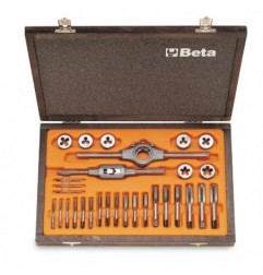 446/C30 Surtido de machos y terrajas de acero cromado y accesorios de rosca métrica, en caja de madera